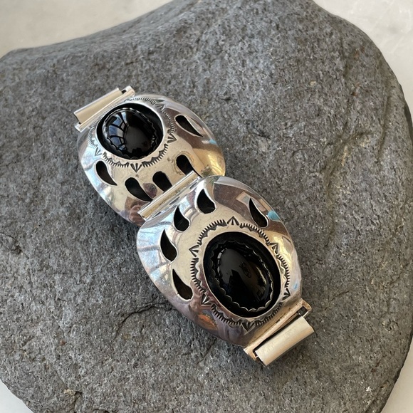 SOLD Native American Onyx Navajo Vintage Watch Tips signed by Teddy Goodluck - Picture 12 of 13